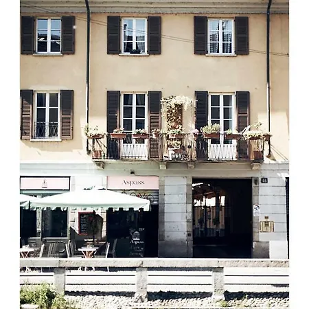 Taking A Walk In The Beating Heart Of Navigli Apartment *
